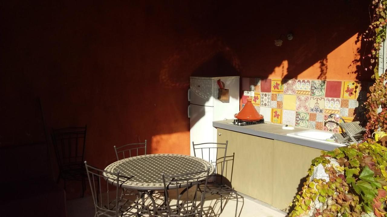 Les Remparts Bed & Breakfast Capestang Exterior photo