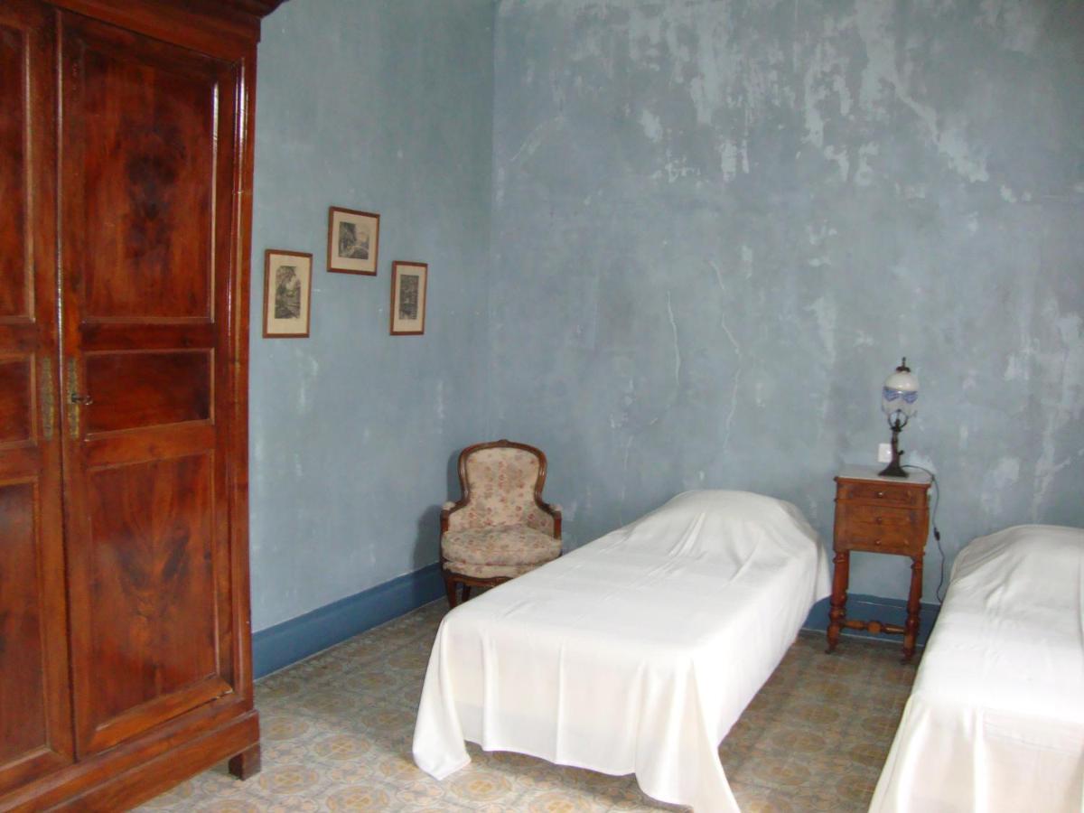 Les Remparts Bed & Breakfast Capestang Exterior photo